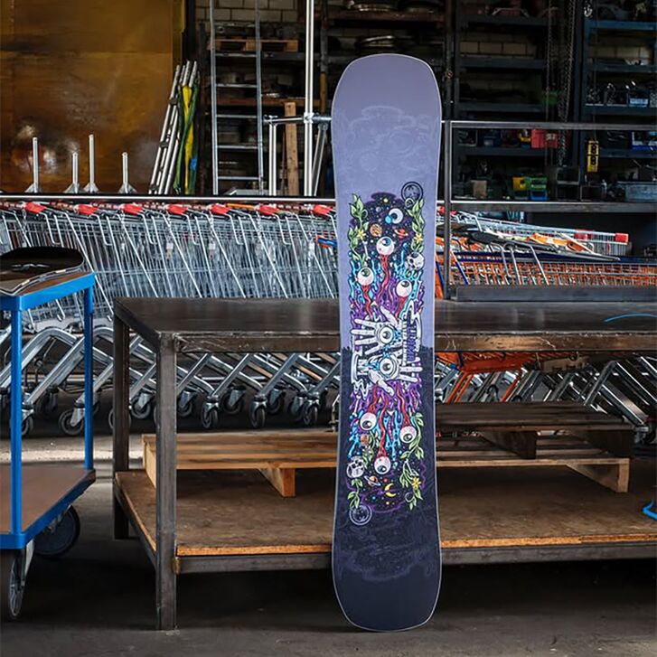 Never Summer Llama Snowboard 2026